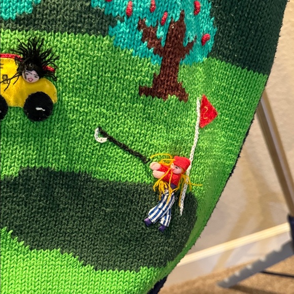 Cotton Salsa Playful Golf Scene Women's Sweater. Size XL - Picture 3 of 7